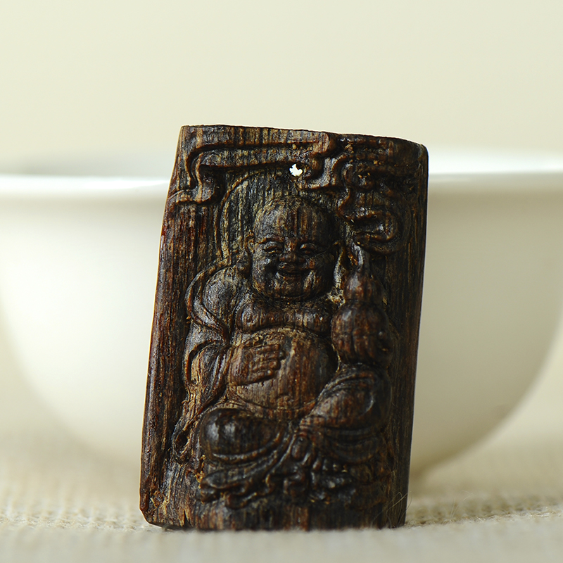 沉香吊坠怎么鉴别好坏，有什么好的鉴别方法？